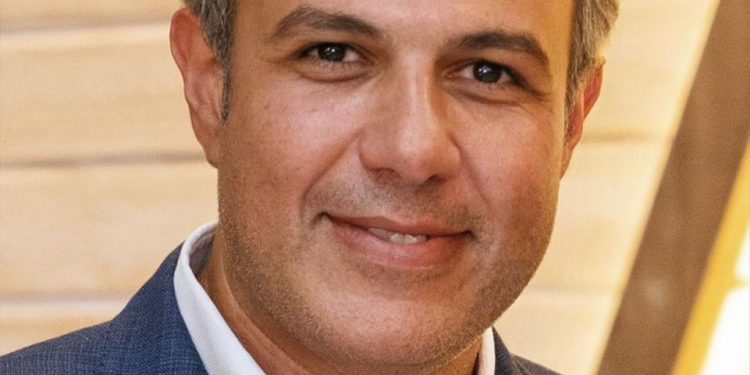 وائل الشاهد الرئيس التنفيذى لشركة ريزيدنس للتطوير العقاري