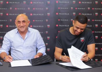 شركة بالم هيلز ترعى بطل الإسكواش مصطفى عسل