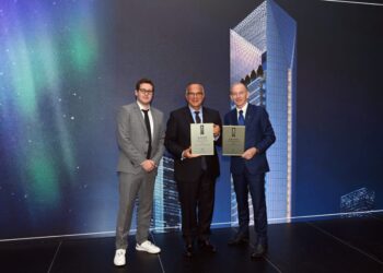 إنفنيتي تاورز تتسلم جائزة أفضل برج تجاري وأفضل برج إداري في مصر وأفريقيا