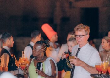 أعضاء بالكونجرس ومستثمرين ومشاهير.. تفاصيل زيارة وفد من المشاهير الأمريكان لمعابد الأقصر وأسوان 