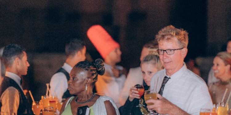 أعضاء بالكونجرس ومستثمرين ومشاهير.. تفاصيل زيارة وفد من المشاهير الأمريكان لمعابد الأقصر وأسوان