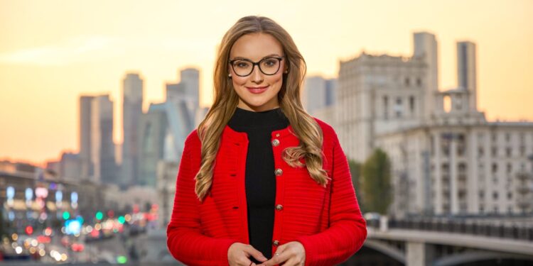 آنا كنيشينكو في البيت الروسي للاحتفال باطلاق «جسور مصر»