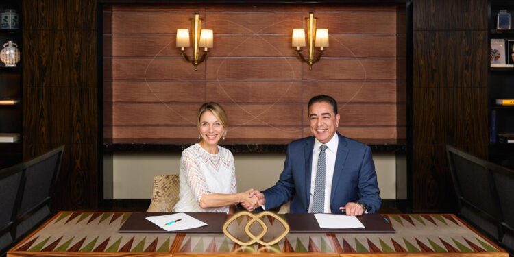 أبوظبي للاستثمارات السياحية توقع اتفاقية مع أكور الفرنسية لإدارة فندق سوفيتيل ليجند
