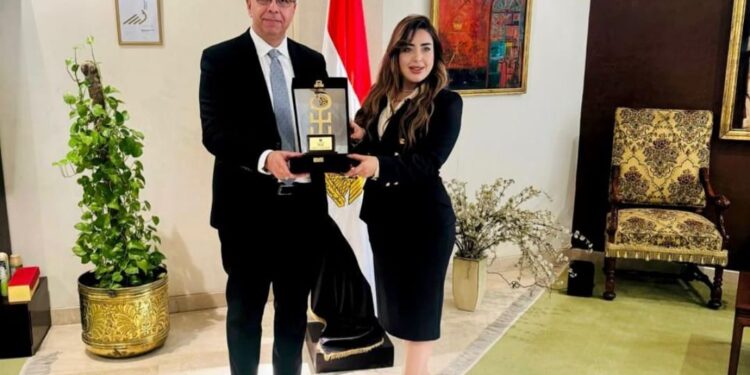 «هيئة المعارض» توقع بروتوكول تعاون مع الدكتورة منى العمدة مذيعة ومقدمة «برنامج هنا الجمهورية الجديدة» على قناة النهار 