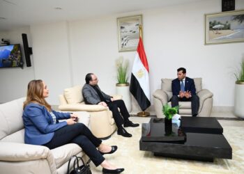 المستشار الاقتصادي أيمن حامد سليمان يلتقي وزير الشباب والرياضة لبحث تنفيذ مشروع كبير بالعاصمة الإدارية الجديدة 