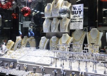 تراجع أسعار الذهب بالأسواق المحلية