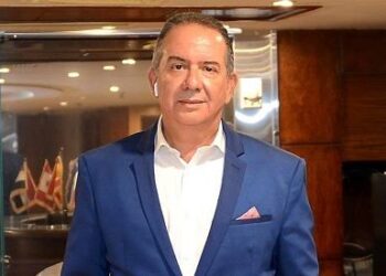 إيهاب عبد العال: زيارة ماكرون لخان الخليلي دعاية عالمية للسياحة المصرية