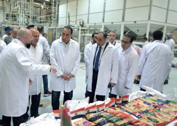 رئيس الوزراء ووزير الصناعة يتفقدان مصانع مجموعة المصرية السويسرية للمكرونة والطحن والمركزات