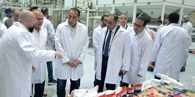 رئيس الوزراء ووزير الصناعة يتفقدان مصانع مجموعة المصرية السويسرية للمكرونة والطحن والمركزات