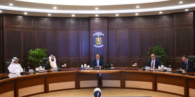 رئيس الوزراء يلتقي رئيس مجلس إدارة مجموعة “سمو القابضة” السعودية