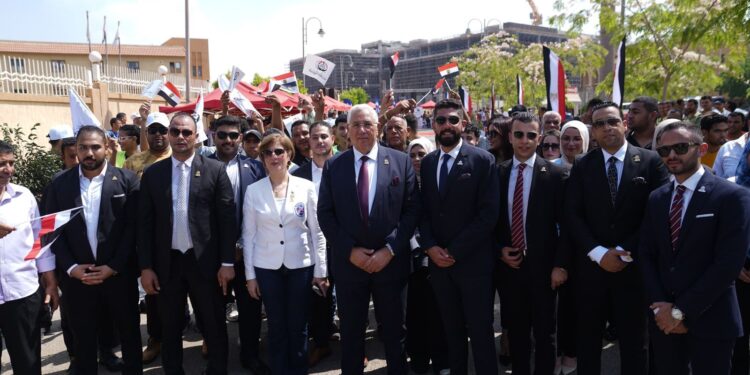 أمين عام حزب الجبهة يدلي بصوته في انتخابات الشيوخ.. ويؤكد: صوتك خنجر في صدر الجماعات الإرهابية