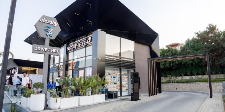 صيدليات العزبي تُدشّن أول فرع صيدلية Drive-Thru في مصر