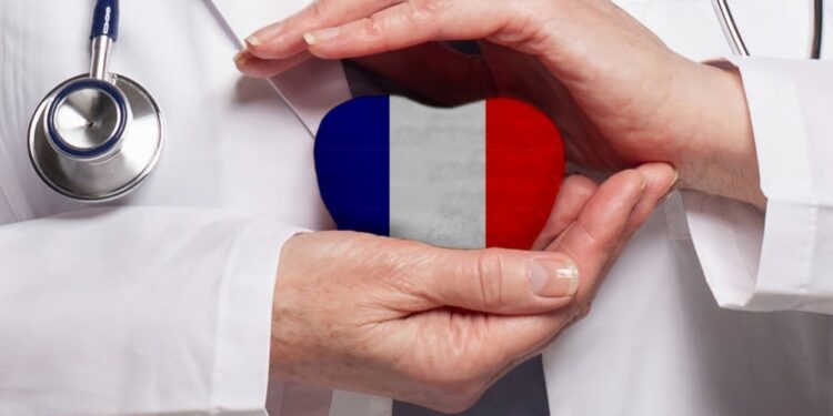 الجمود السياسي والصحي في فرنسا يمنع تبني البدائل الفعالة والحلول المبتكرة ويفاقم أزمة التدخين