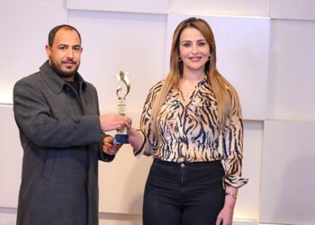 محمد الدهشوري رئيس سيلفر سكرين يحصد جائزة التميز والابداع العربى كأفضل شركة تسويق وتنظيم مؤتمرات