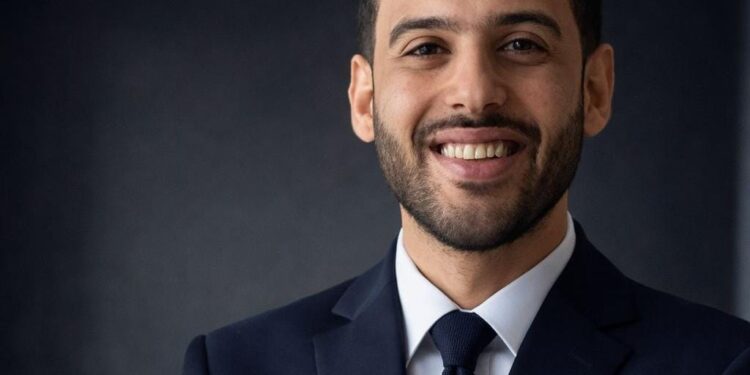 خبير اقتصادي: ضغوط الفائدة وقوة الدولار تدفع الذهب للتراجع مؤقتًا