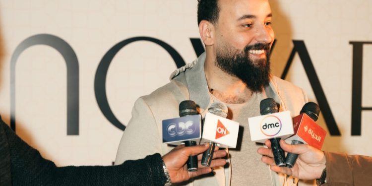 محمد منير يغني ” في حتة لوحدى .. والنيل دا حكايتي ” ضمن حملة تشويقية ” لنوفارا هولدينج